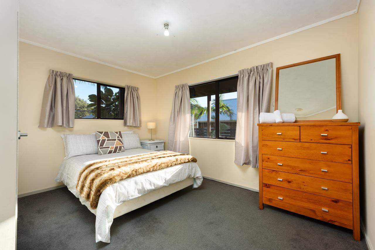 Convenient Family Bach With Easy Access To Blake Park The Beach And Downtown Mount Maunganui Exterior photo
