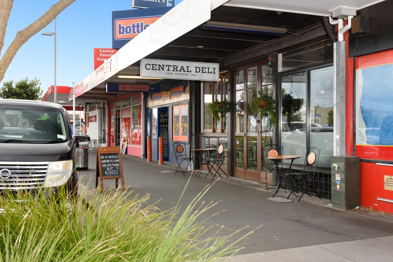 Convenient Family Bach With Easy Access To Blake Park The Beach And Downtown Mount Maunganui Exterior photo